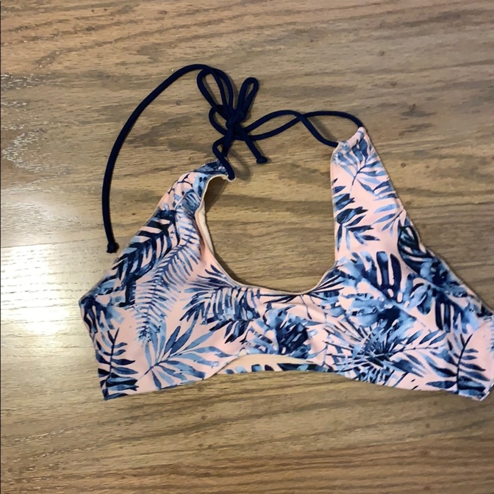 Rip curl scoop neck bikini top medium pink/grey. Voop neck halter